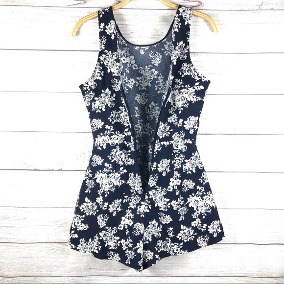 Lush Floral V Back Jumpsuit Romper Dress Shorts XS - Picture 5 of 10